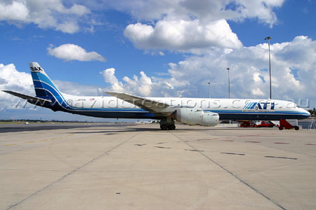 N605AL on the apron